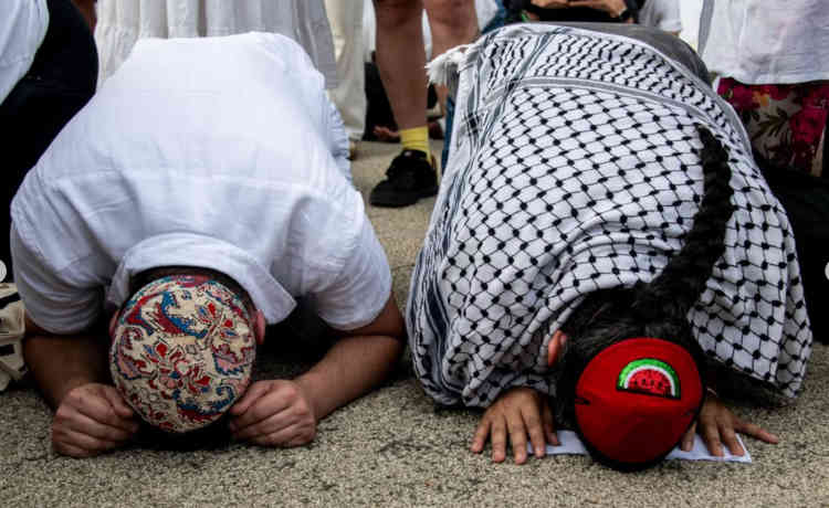 Praying at Yom Kippur